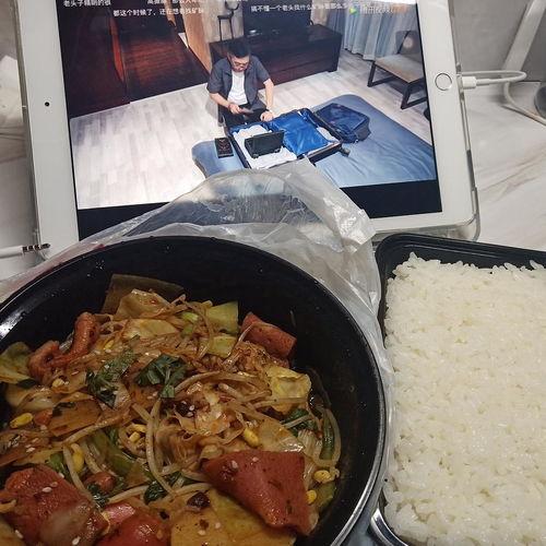 部队吃瓜干饭视频,部队吃瓜干饭视频曝光，欢乐瞬间引网友热议