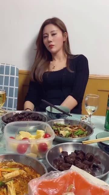 吃瓜嗑瓜子故事,一粒瓜子的传奇故事