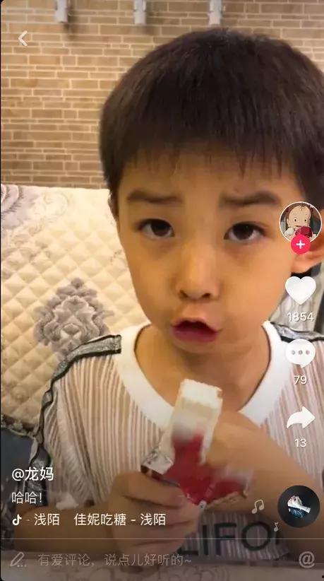 小孩吃瓜抖音,抖音上的小孩吃瓜瞬间