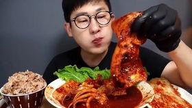 瓜蛋哥吃火鸡面,味蕾与勇气的极限对决！