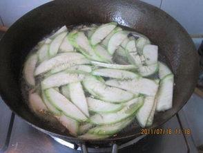 吃瓜蛏子烧汤,吃瓜蛏子烧汤，鲜美滋味尽享一夏