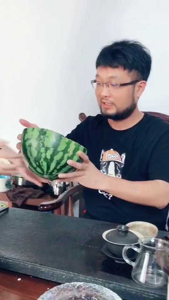 常用吃瓜bgm,跟随流行吃瓜bgm，解锁夏日清凉新姿势